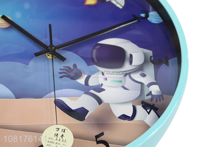 New arrival stylish astronaut round wall clock for home decoration