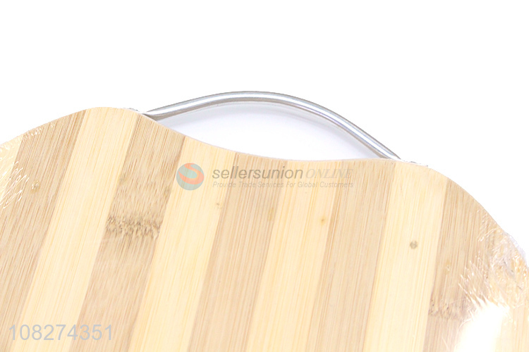 Wholesale kitchen accessories round bamboo chopping board with handle