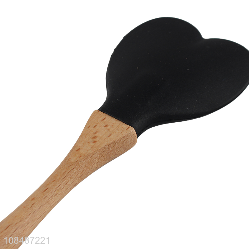 Wholesale creative heart shaped silicone scraper non-stick pastry scraper