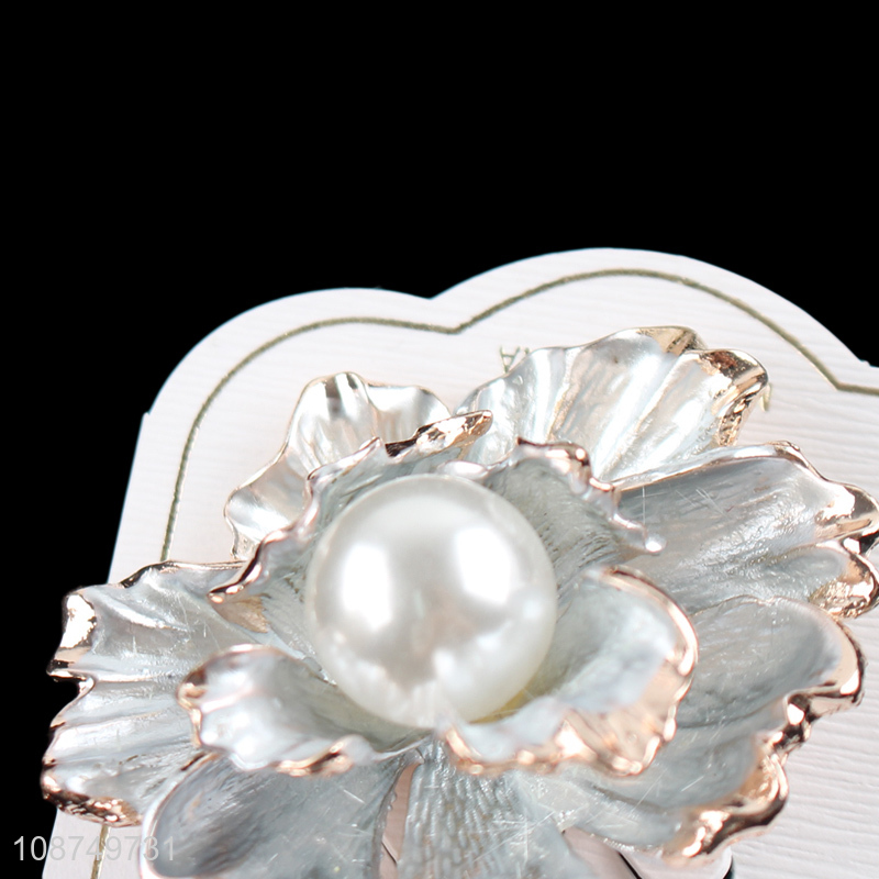 China factory pearl poney flower brooch pin women luxury brooch pin