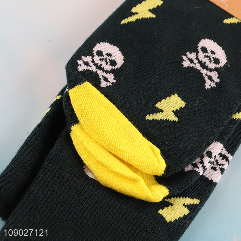 Popular products skull printed breathable cotton socks casual crew socks