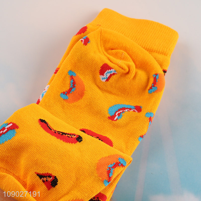 Low price cartoon banana pattern cotton unisex cotton casual socks