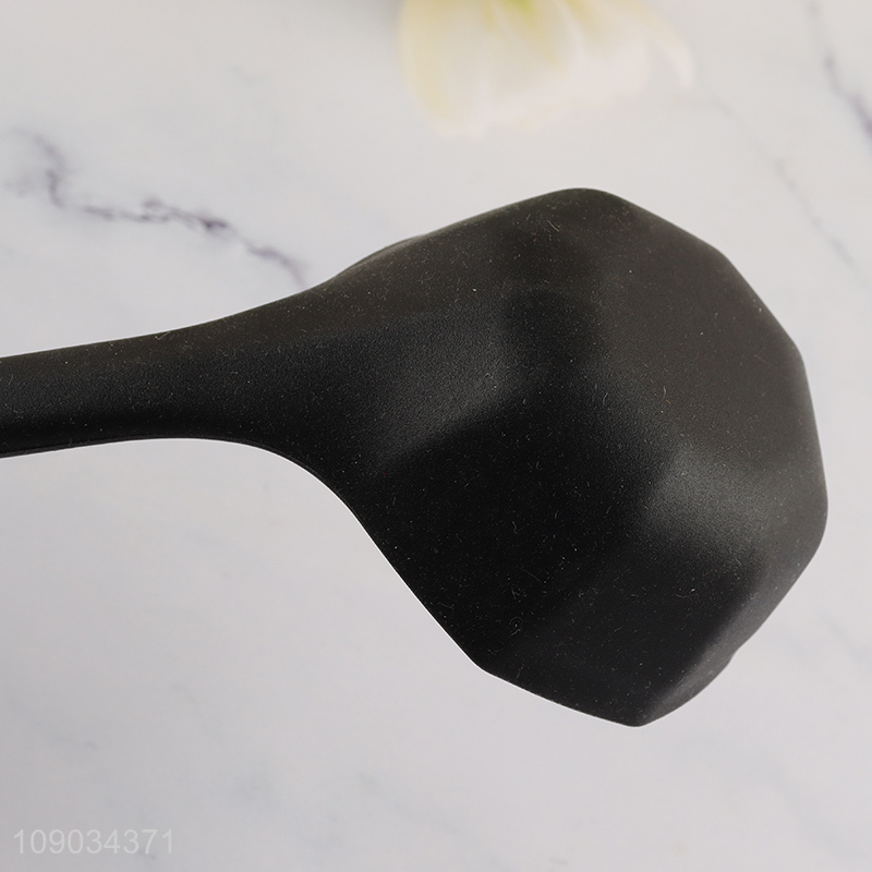 Yiwu market black silicone kitchen utensils soup ladle with wooden handle